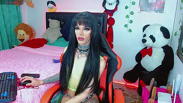 Snapshot of Alextwink chatting on December 4, 6:27 pm Alextwink online show from December 4, 6:27 pm