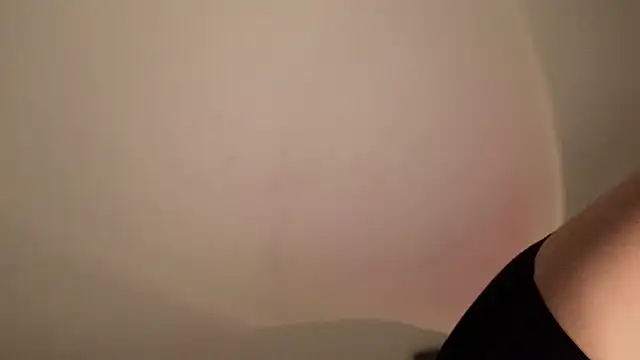 Snapshot of alittlestarrr chatting on December 29, 3:35 pm alittlestarrr online show from December 29, 3:35 pm