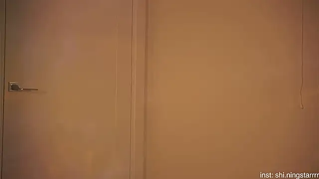 Snapshot of alittlestarrr chatting on February 26, 7:20 am alittlestarrr online show from February 26, 7:20 am