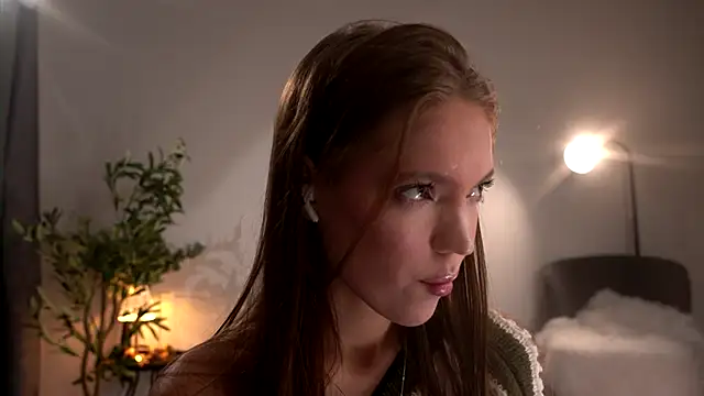 Snapshot of alittlestarrr chatting on October 25, 8:36 pm alittlestarrr online show from October 25, 8:36 pm