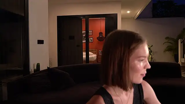 Snapshot of alittlestarrr chatting on November 18, 10:41 am alittlestarrr online show from November 18, 10:41 am