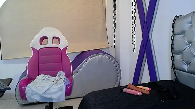 Snapshot of Sara_Davina chatting on March 6, 10:41 am Sara Davina online show from March 6, 10:41 am