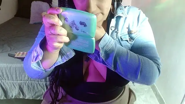 Snapshot of brittanysexhot chatting on February 13, 7:32 pm brittanysexhot online show from February 13, 7:32 pm