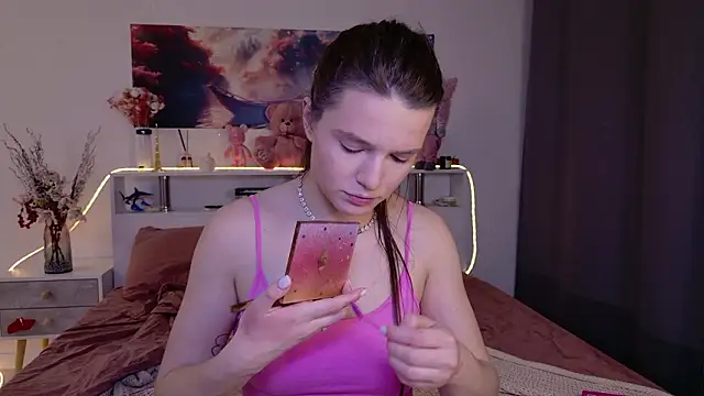 Nellie Medina online show from March 17, 5:16 pm