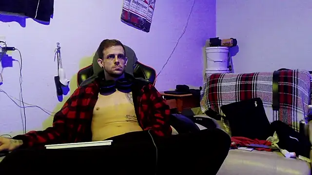 Snapshot of JamesMichael88 chatting on February 24, 5:42 pm JamesMichael88 online show from February 24, 5:42 pm