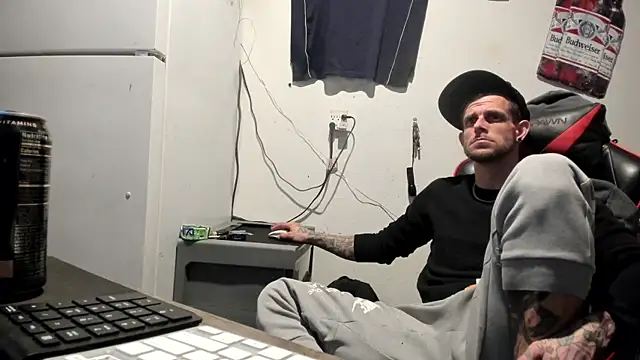 Snapshot of JamesMichael88 chatting on February 28, 4:53 pm JamesMichael88 online show from February 28, 4:53 pm