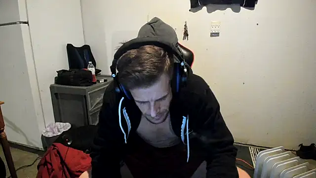 Snapshot of JamesMichael88 chatting on March 7, 4:46 am JamesMichael88 online show from March 7, 4:46 am