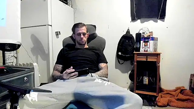 Snapshot of JamesMichael88 chatting on March 19, 2:13 pm JamesMichael88 online show from March 19, 2:13 pm