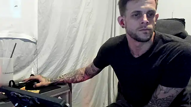 Snapshot of JamesMichael88 chatting on March 22, 9:53 pm JamesMichael88 online show from March 22, 9:53 pm