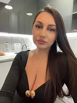 claraxjoyy online show from February 3, 4:35 am