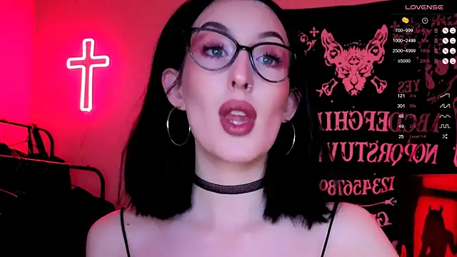 Snapshot of Miss_Alice__ chatting on November 16, 12:49 am Miss Alice online show from November 16, 12:49 am