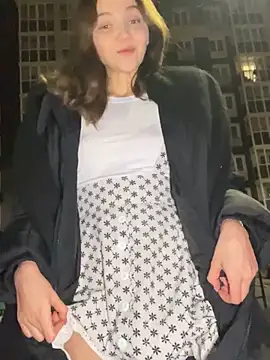 Snapshot of TheYourL chatting on December 5, 6:26 pm TheYourL online show from December 5, 6:26 pm