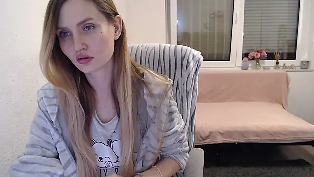 Snapshot of florianikaa chatting on January 30, 9:25 pm florianikaa online show from January 30, 9:25 pm