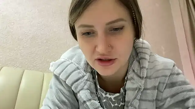 Snapshot of florianikaa chatting on October 18, 5:57 pm florianikaa online show from October 18, 5:57 pm