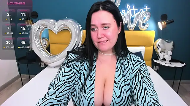 Snapshot of GloriaBates chatting on February 16, 12:41 am GloriaBates online show from February 16, 12:41 am