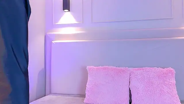 Snapshot of NickyBelmonth chatting on November 11, 11:32 am NickyBelmonth online show from November 11, 11:32 am