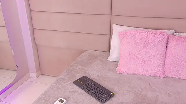 Snapshot of NickyBelmonth chatting on November 30, 2:10 pm NickyBelmonth online show from November 30, 2:10 pm