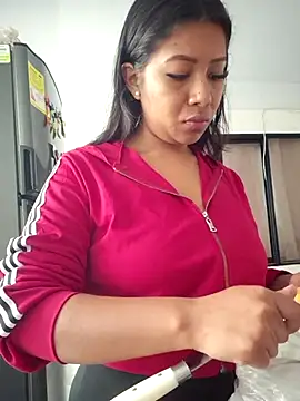 Snapshot of PaulaOrtiz_1 chatting on October 11, 4:16 pm PaulaOrtiz 1 online show from October 11, 4:16 pm