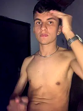 Snapshot of gabrielzinnnn085 chatting on October 26, 3:12 am gabrielzinnnn085 online show from October 26, 3:12 am