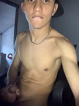 Snapshot of gabrielzinnnn085 chatting on November 5, 8:09 pm gabrielzinnnn085 online show from November 5, 8:09 pm