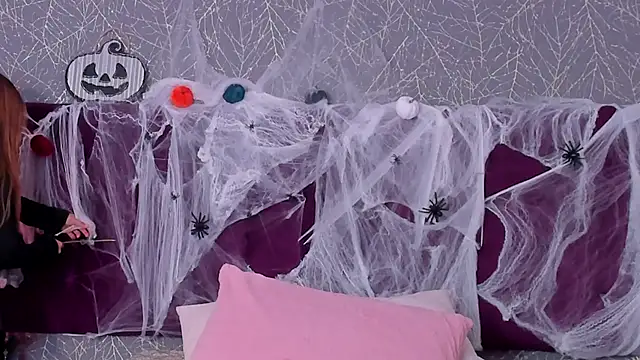 LiaCathaleya online show from October 10, 8:30 pm