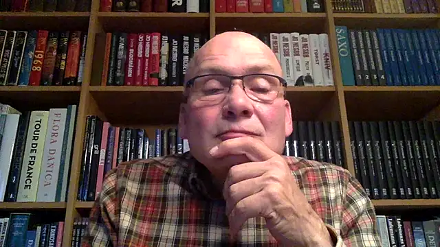 Snapshot of Parleg2 chatting on October 5, 4:38 pm Parleg2 online show from October 5, 4:38 pm