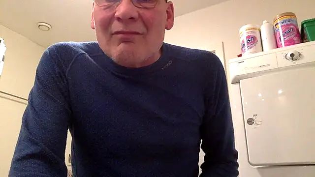 Snapshot of Parleg2 chatting on November 21, 7:12 pm Parleg2 online show from November 21, 7:12 pm