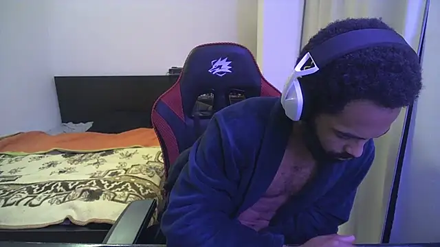 Snapshot of kevi_cocks chatting on February 18, 9:42 pm kevi cocks online show from February 18, 9:42 pm