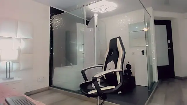 Snapshot of Gisele_fox chatting on March 12, 1:47 am Gisele fox online show from March 12, 1:47 am