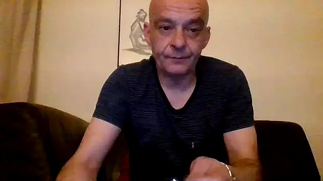 Snapshot of horndude187187 chatting on January 22, 6:10 pm horndude187187 online show from January 22, 6:10 pm