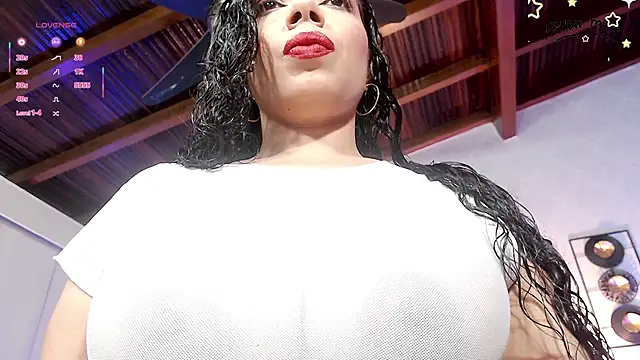 Snapshot of harper_ziu chatting on November 17, 12:11 pm harper ziu online show from November 17, 12:11 pm