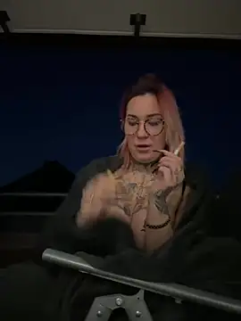 Mia-Fuchs online show from March 11, 5:05 am