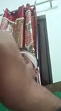 Snapshot of MAGNETICDADDY8 chatting on March 16, 10:31 pm MAGNETICDADDY8 online show from March 16, 10:31 pm