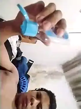 Snapshot of whoislone chatting on January 16, 4:07 am whoislone online show from January 16, 4:07 am