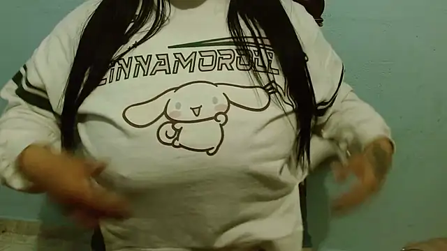 Snapshot of boobsTaylor chatting on November 24, 1:05 am boobsTaylor online show from November 24, 1:05 am