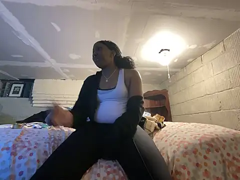 Snapshot of Yoshibaby2670 chatting on March 1, 2:48 am Yoshibaby2670 online show from March 1, 2:48 am