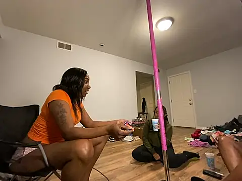 Snapshot of Yoshibaby2670 chatting on March 23, 3:32 am Yoshibaby2670 online show from March 23, 3:32 am