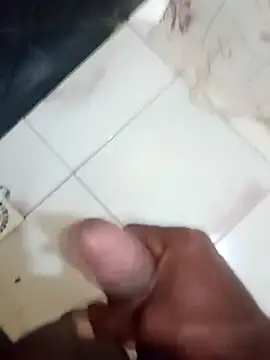 Snapshot of rodrig2107 chatting on February 8, 12:14 am rodrig2107 online show from February 8, 12:14 am