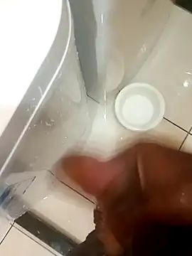 Snapshot of rodrig2107 chatting on February 25, 12:53 am rodrig2107 online show from February 25, 12:53 am