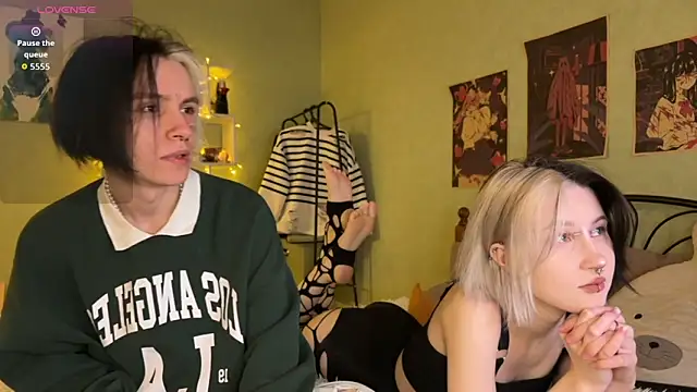 Snapshot of VeryRare_TwinS chatting on October 3, 11:13 pm VeryRare TwinS online show from October 3, 11:13 pm