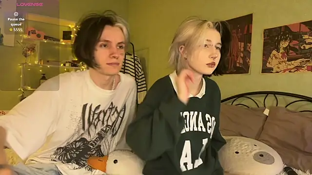 Snapshot of VeryRare_TwinS chatting on October 4, 9:57 pm VeryRare TwinS online show from October 4, 9:57 pm