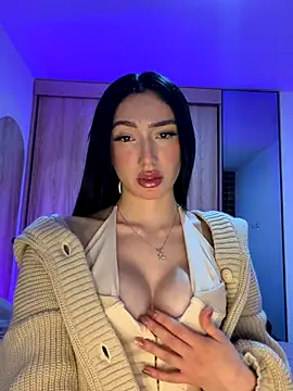 Snapshot of Maddy_Jones chatting on December 3, 4:20 am Maddy Jones online show from December 3, 4:20 am