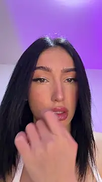 Maddy Jones online show from March 6, 2:30 am