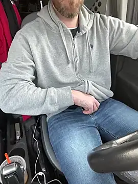 coreyl9718 online show from February 8, 7:05 pm