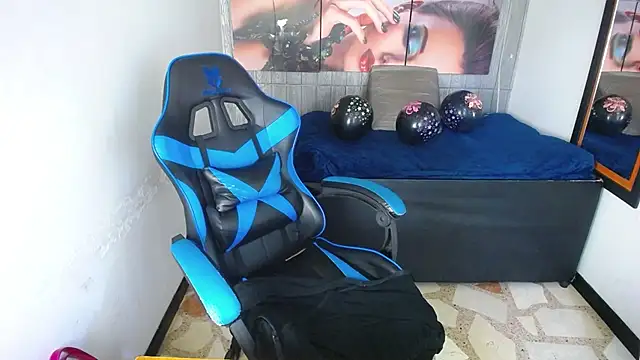 Anniee x online show from October 5, 5:00 pm