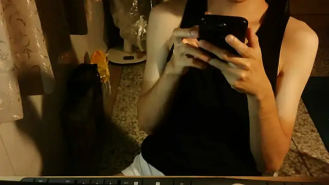 KYU890428 online show from October 25, 4:24 pm