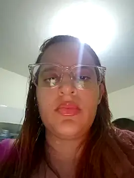 Snapshot of AliceRuivinha2 chatting on January 16, 12:45 am AliceRuivinha2 online show from January 16, 12:45 am