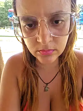 Snapshot of AliceRuivinha2 chatting on February 7, 5:18 pm AliceRuivinha2 online show from February 7, 5:18 pm