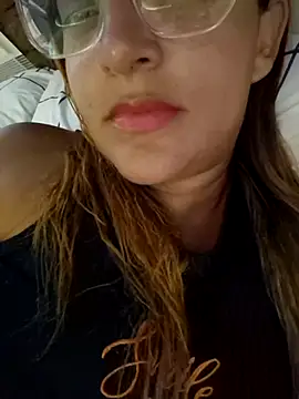 Snapshot of AliceRuivinha2 chatting on February 24, 9:09 pm AliceRuivinha2 online show from February 24, 9:09 pm
