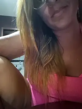 Snapshot of AliceRuivinha2 chatting on March 6, 11:31 pm AliceRuivinha2 online show from March 6, 11:31 pm